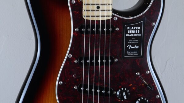 Fender Limited Edition Player Stratocaster 3-Color Sunburst 0145602500 custodia Fender in omaggio