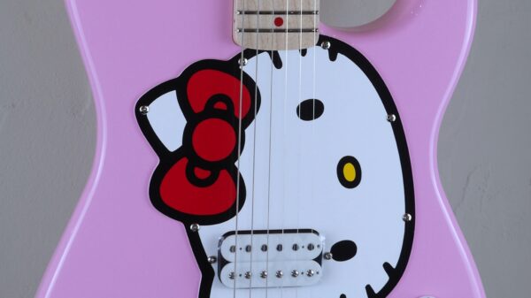 Squier by Fender x Hello Kitty Strato Pink #117+Gig Bag+Fuzz Pedal+Strap+Cable+Pick Tin 0379102970