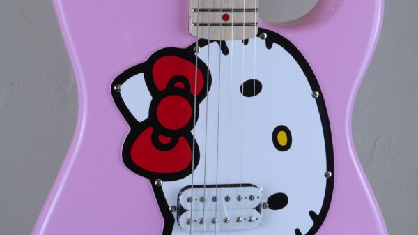 Squier by Fender x Hello Kitty Strato Pink #138+Gig Bag+Fuzz Pedal+Strap+Cable+Pick Tin 0379102970